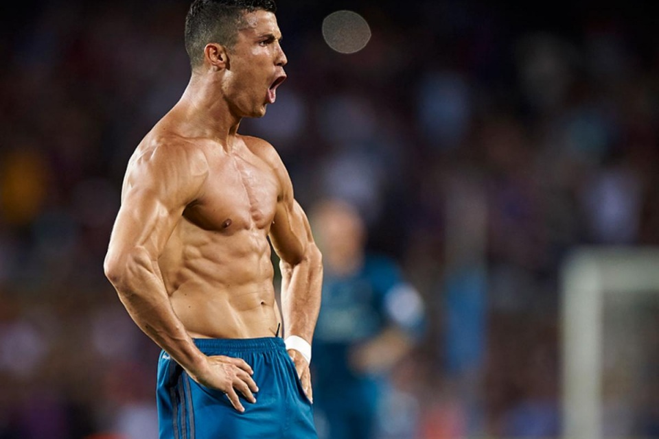 C.Ronaldo trở thành cây săn bàn số 1: Hãy cứ là đại bàng sải cánh! - Ảnh 3.
