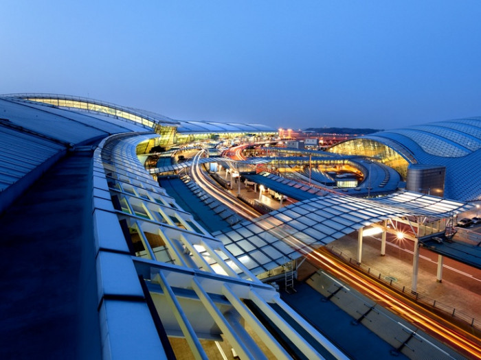 10 sân bay hiện đại nhất thế giới khiến du khách choáng ngợp - Ảnh 1.