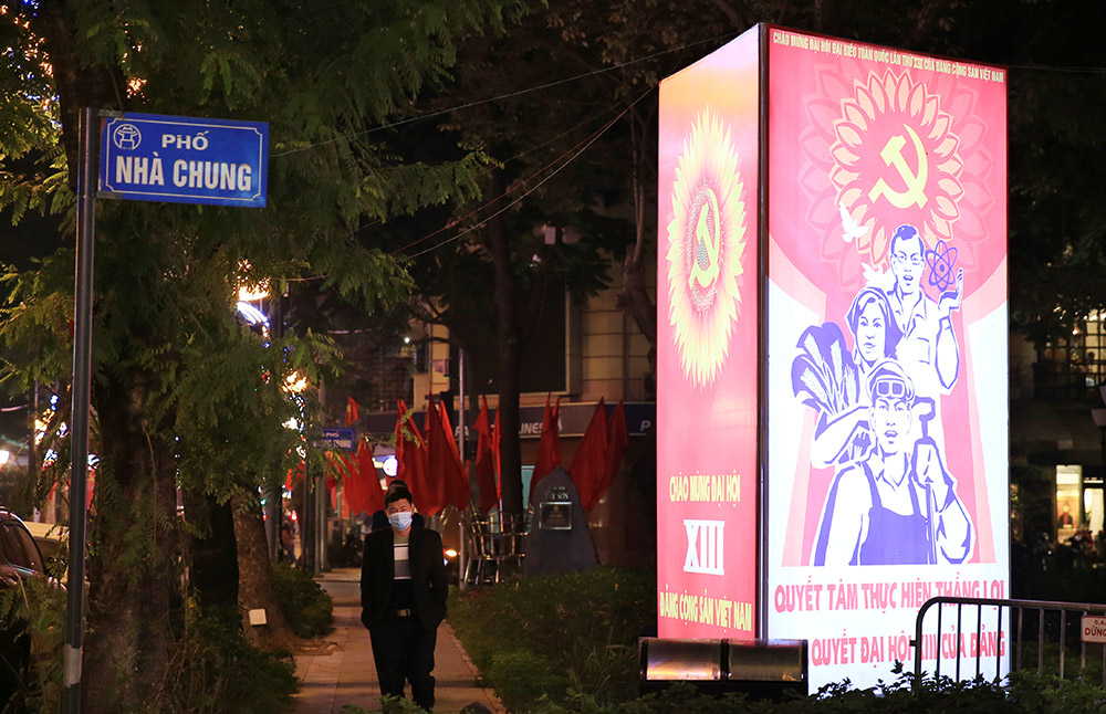 Hà Nội: Hệ thống chiếu sáng, cổ động trực quan chào mừng Đại hội XIII của Đảng rực rỡ trong đêm - Ảnh 6.