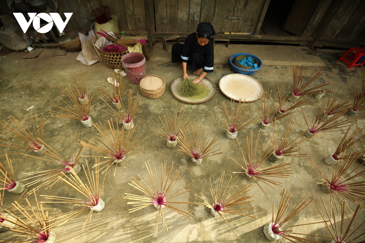 Khám phá nghề làm hương truyền thống của người Nùng ở Cao Bằng - Ảnh 1.