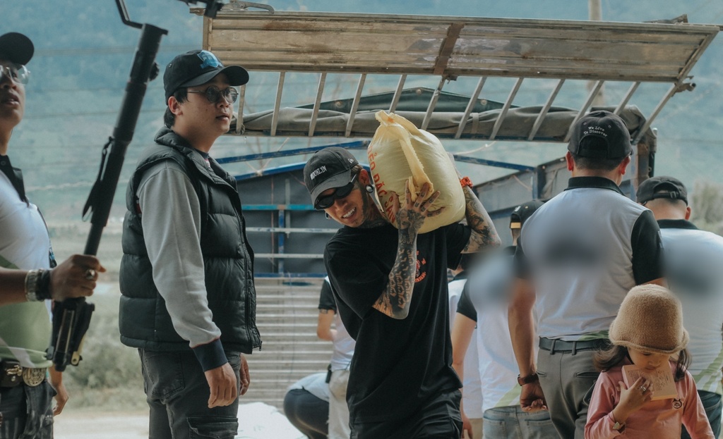 Dế Choắt kết hợp rap với đàn bầu trong MV đầu tay - Ảnh 2.