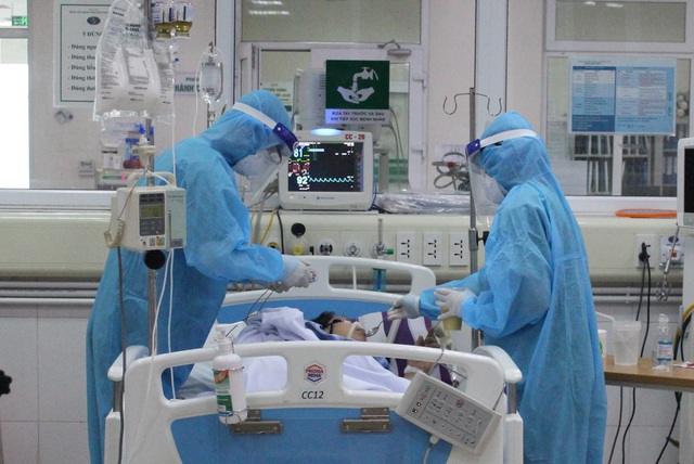 Bệnh nhân Covid-19 ở Quảng Ninh suy hô hấp, tổn thương phổi nặng - Ảnh 1.