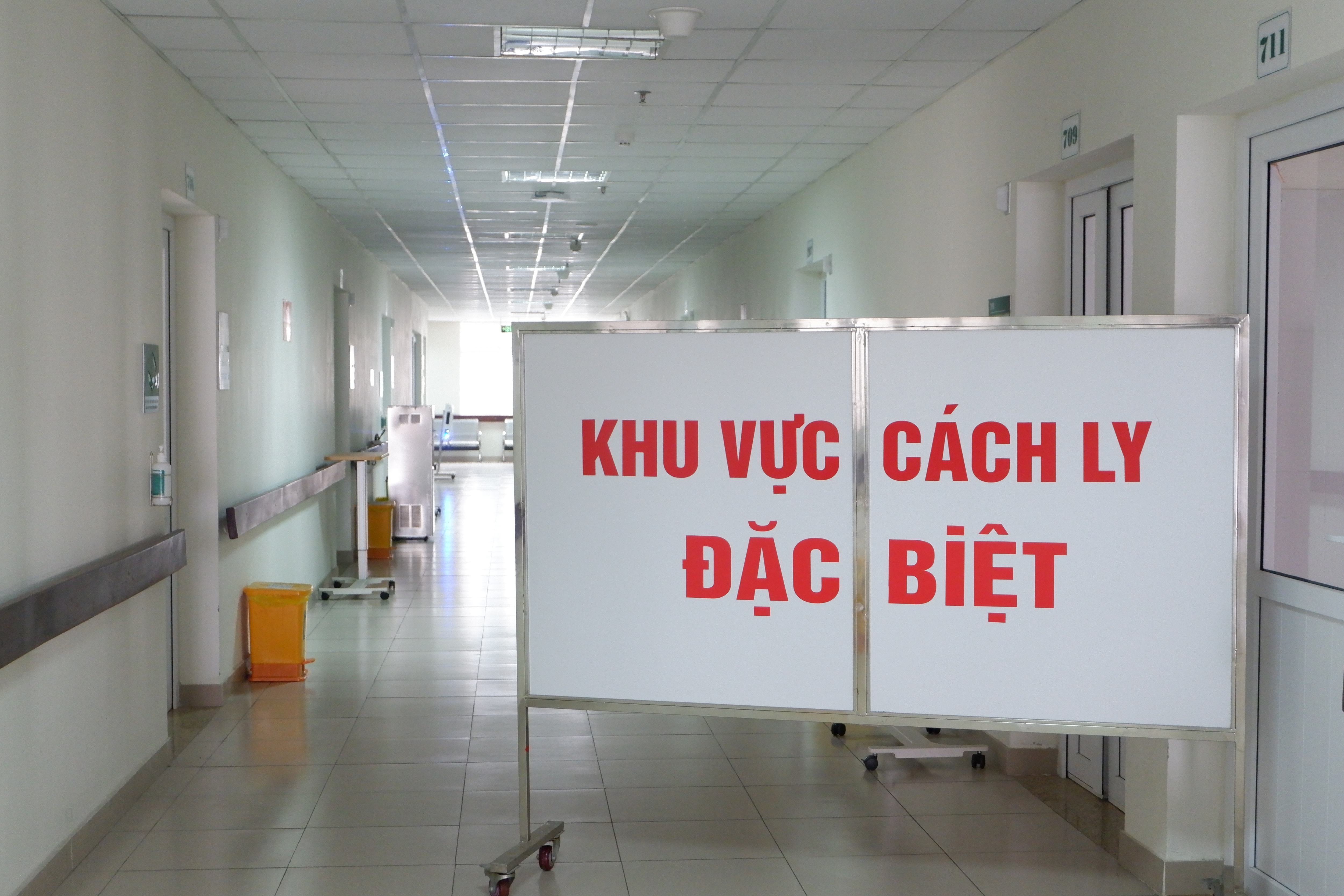 Bệnh nhân Covid-19 ở Quảng Ninh suy hô hấp, tổn thương phổi nặng - Ảnh 5.