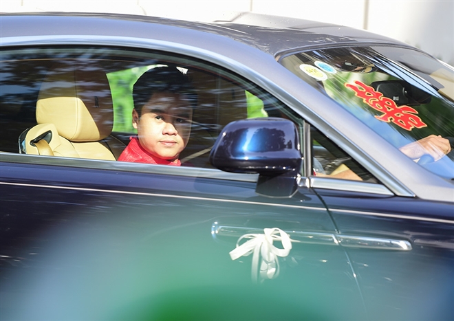 Phan Thành đi siêu xe 34 tỷ đồng đến đón cô dâu Primmy Trương - Ảnh 1.