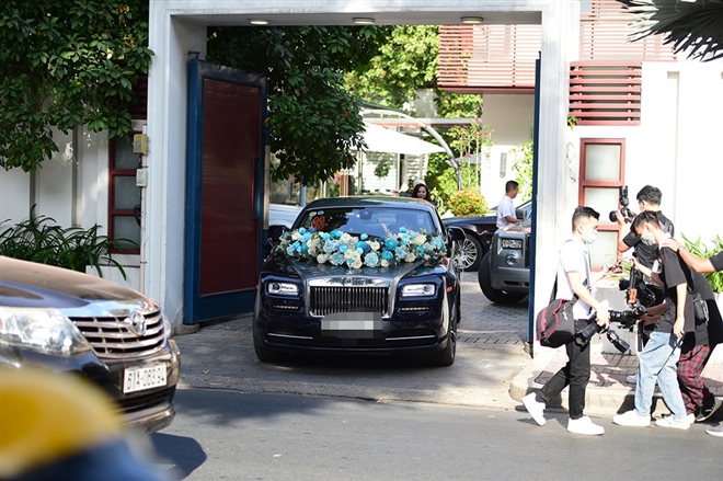 Phan Thành đi siêu xe 34 tỷ đồng đến đón cô dâu Primmy Trương - Ảnh 2.