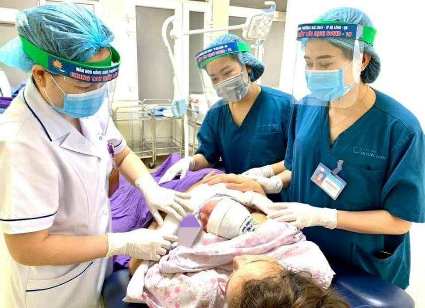 Quảng Ninh: Một em bé chào đời trong khu cách ly - Ảnh 2.