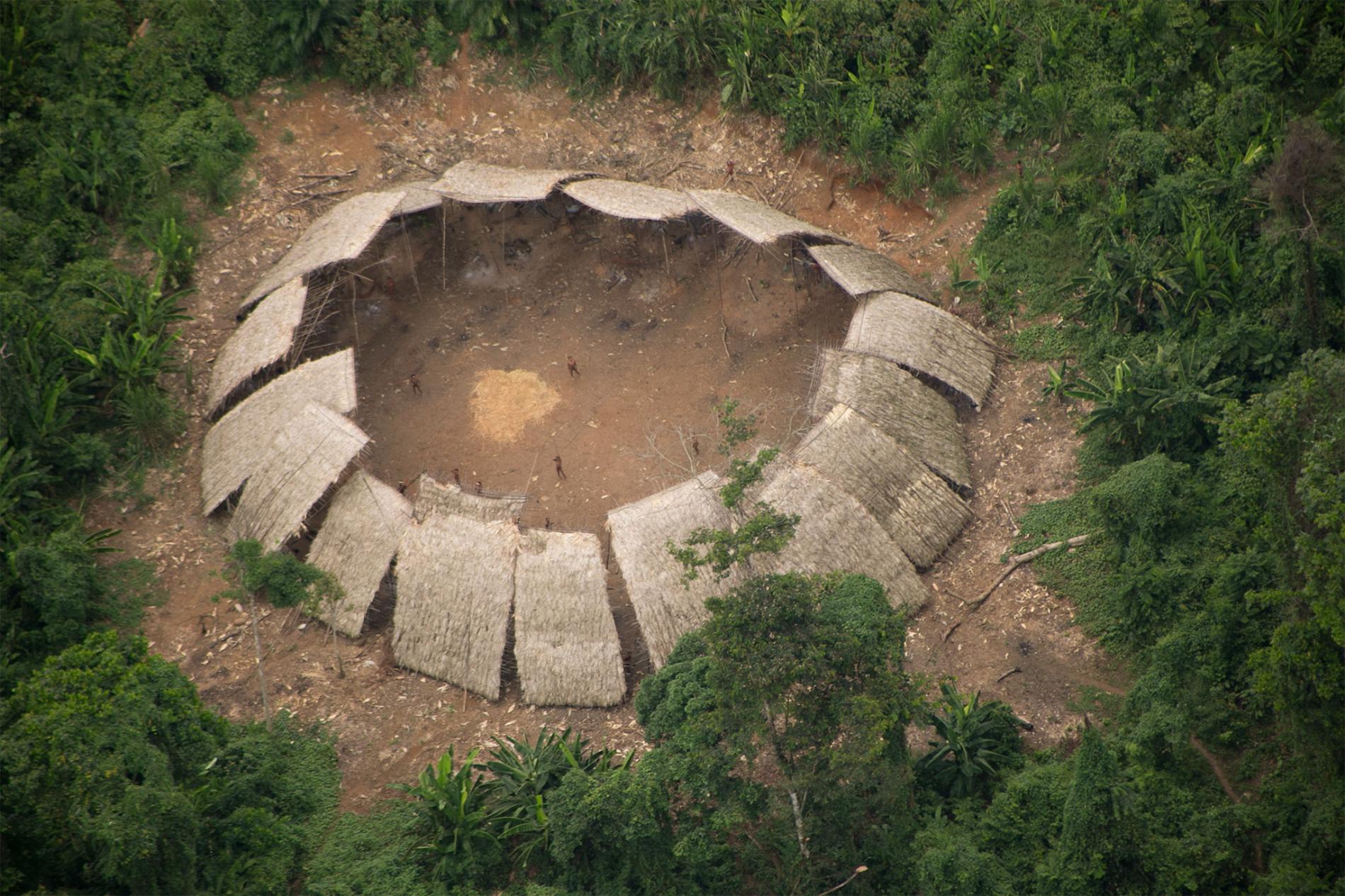 Những tập tục kỳ lạ của bộ tộc sống biệt lập trong rừng sâu Amazon - Ảnh 7.