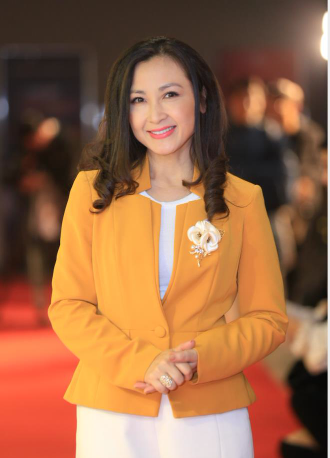 Hoa hậu Đỗ Mỹ Linh khoe vai trần, đọ sắc với Châu Bùi - Ảnh 9.