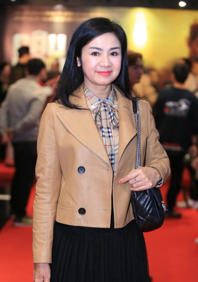 Hoa hậu Đỗ Mỹ Linh khoe vai trần, đọ sắc với Châu Bùi - Ảnh 16.
