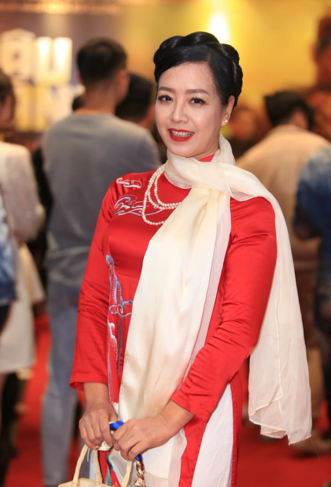 Hoa hậu Đỗ Mỹ Linh khoe vai trần, đọ sắc với Châu Bùi - Ảnh 8.