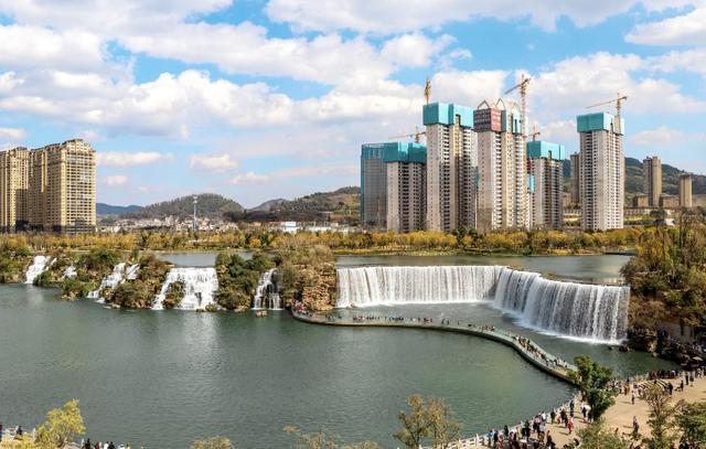 Trầm trồ tuyệt tác thác nước nhân tạo đẹp nhất Trung Quốc và lớn nhất châu Á - Ảnh 2.