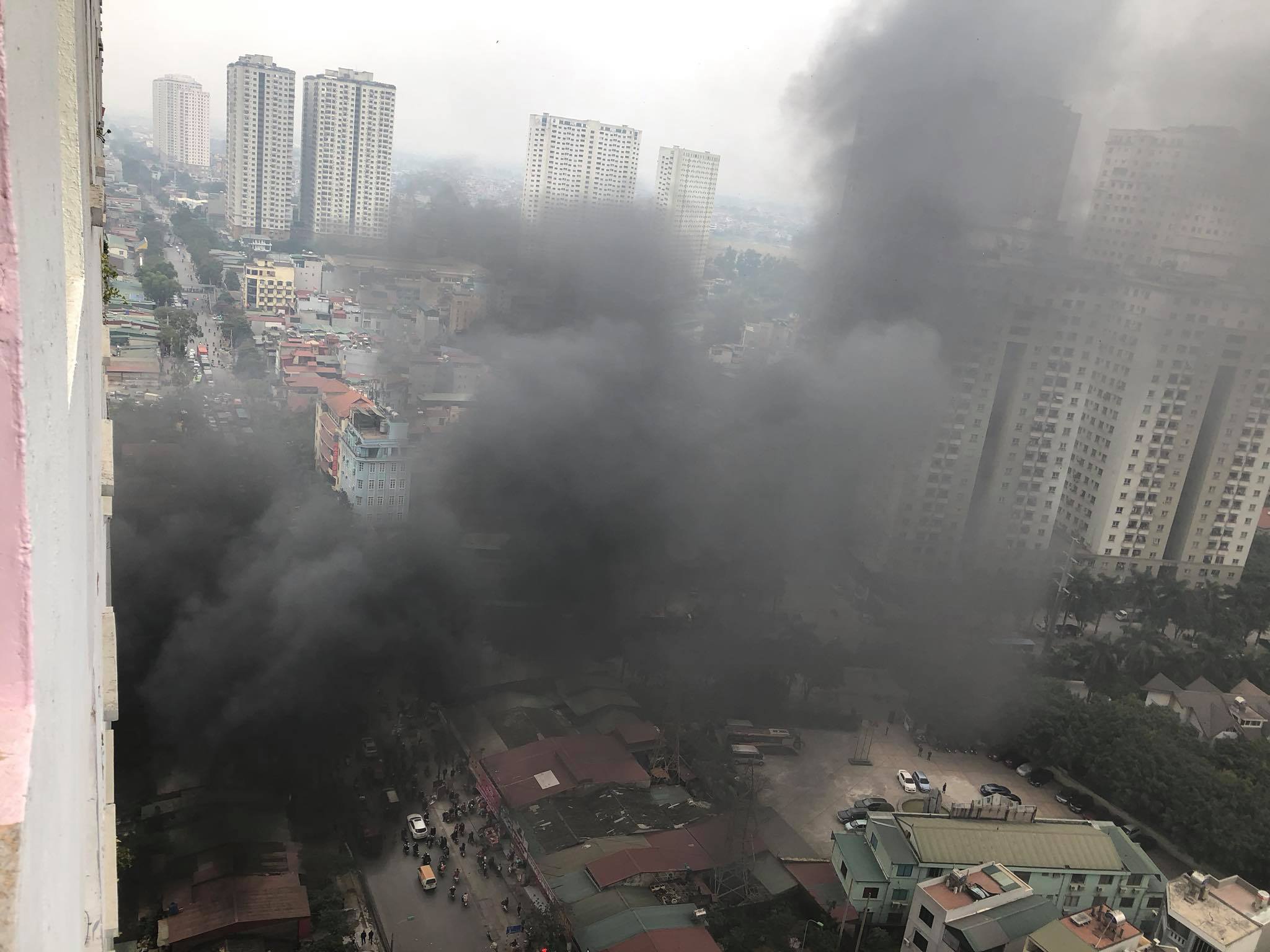 Hà Nội: Cháy bãi gửi ô tô gần chung cư Xa La - Ảnh 3.