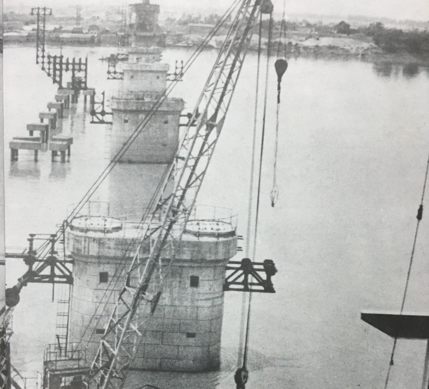 Liên Xô giúp Việt Nam xây cầu Thăng Long như thế nào? - Ảnh 1.