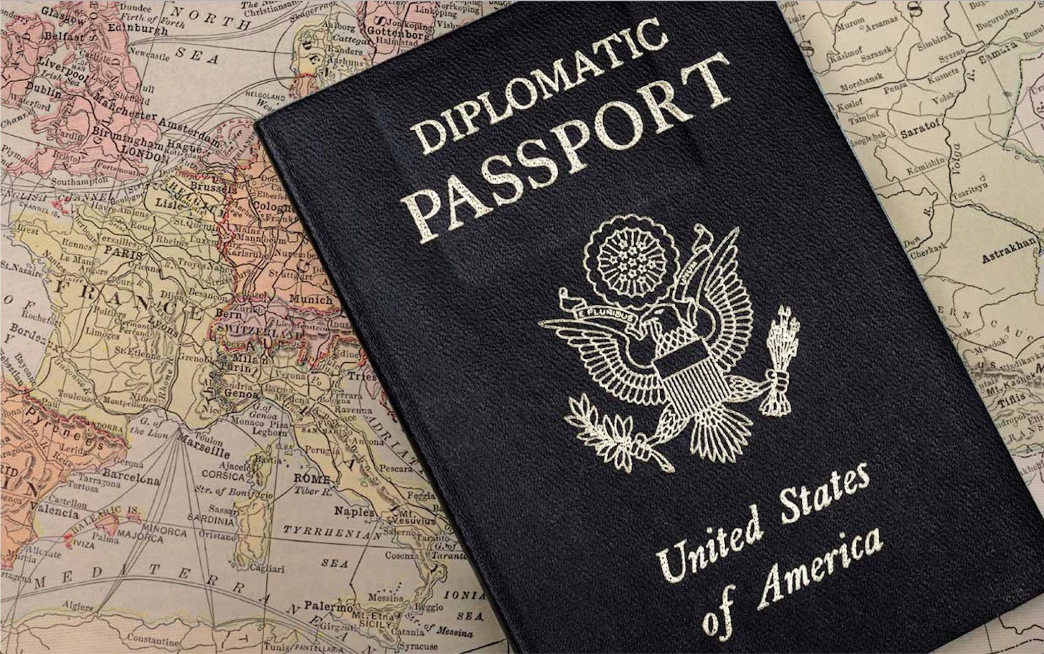 Cận cảnh tấm hộ chiếu nhiều đặc quyền của các Tổng thống Mỹ - Ảnh 4.