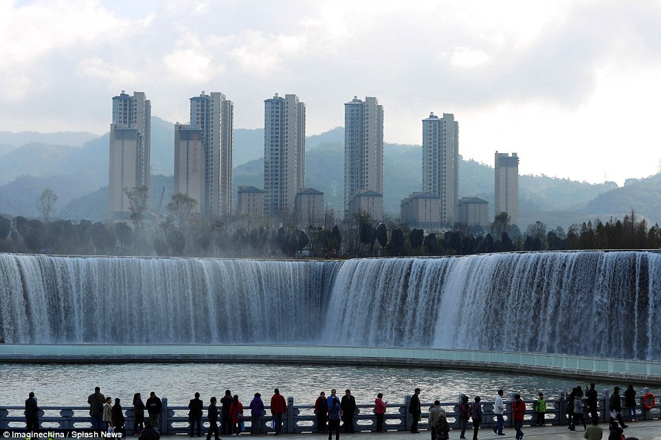 Vẻ đẹp của thác nước nhân tạo lớn nhất châu Á - Ảnh 8.