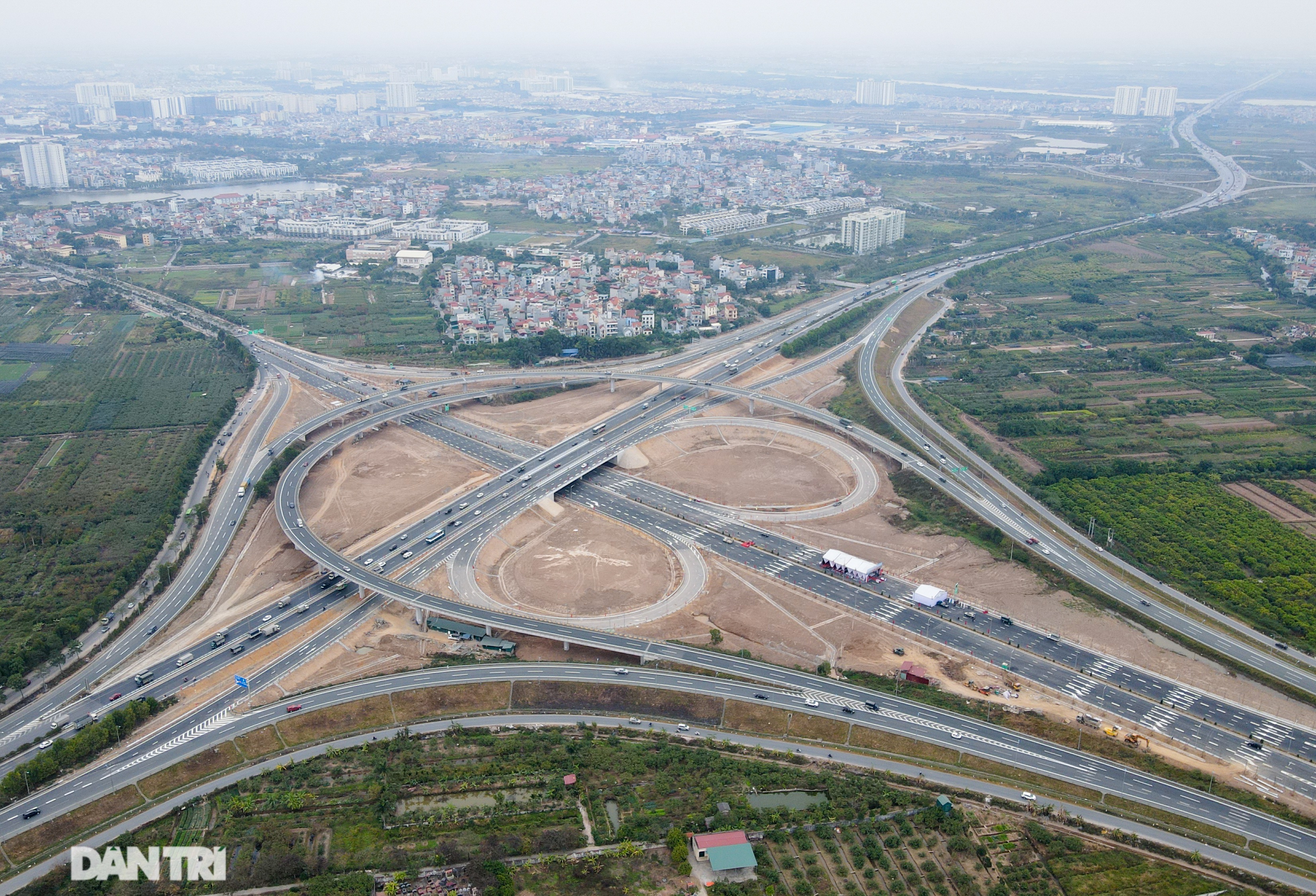 Thông xe nút giao 400 tỷ đồng nối cao tốc Hà Nội - Hải Phòng với Vành đai 3 - Ảnh 4.