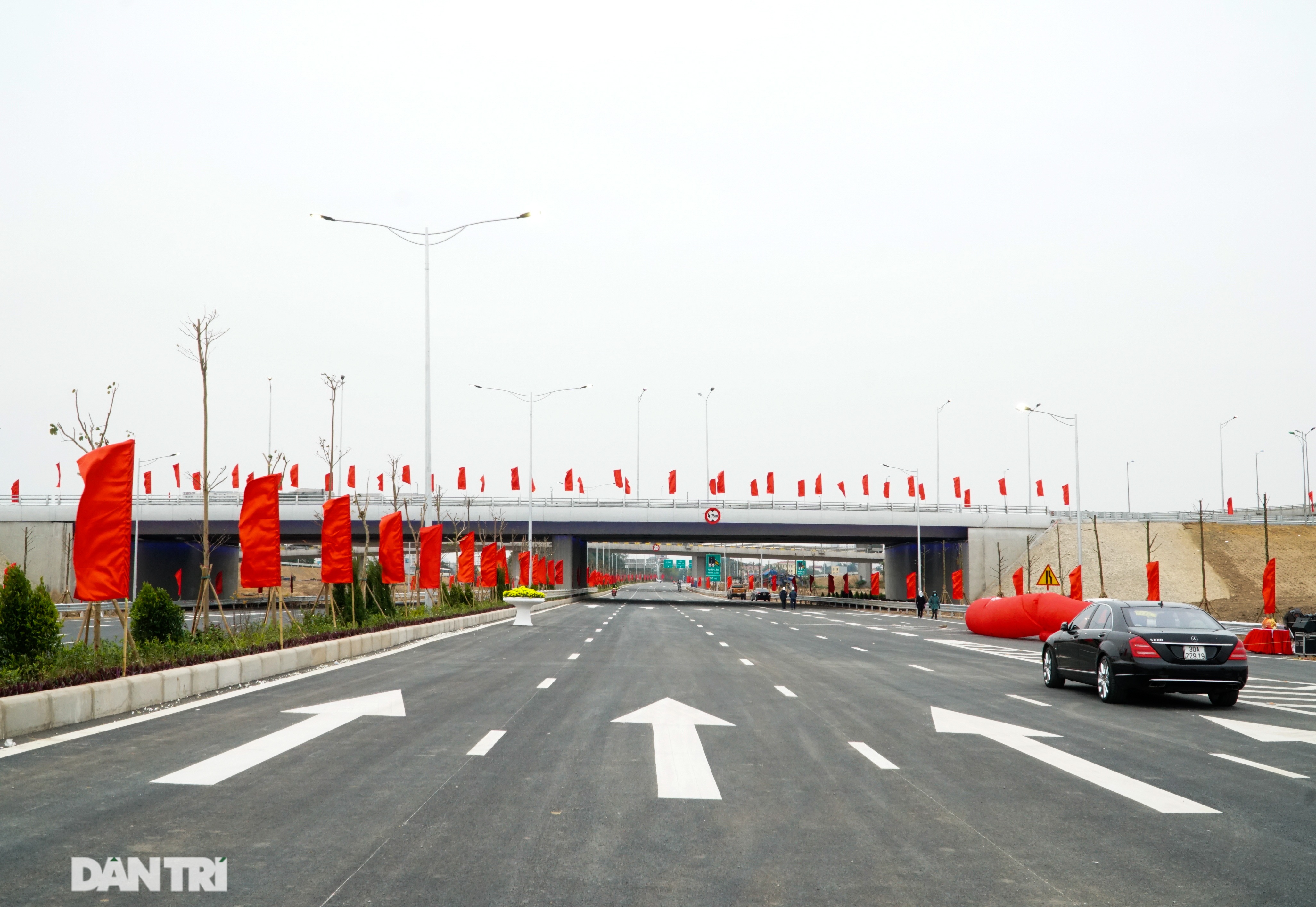 Thông xe nút giao 400 tỷ đồng nối cao tốc Hà Nội - Hải Phòng với Vành đai 3 - Ảnh 9.
