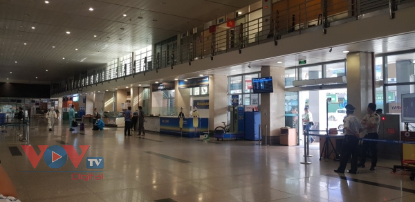 Sân bay Tân Sơn Nhất ngày đầu tiên khôi phục bay nội địa - Ảnh 8.