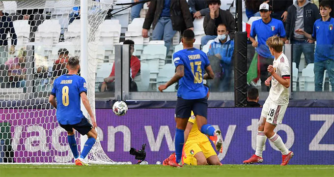 Kết quả Italia 2-1 Bỉ: 3 lần được khung gỗ cứu thua, Italia lại khiến Bỉ ôm hận - Ảnh 2.