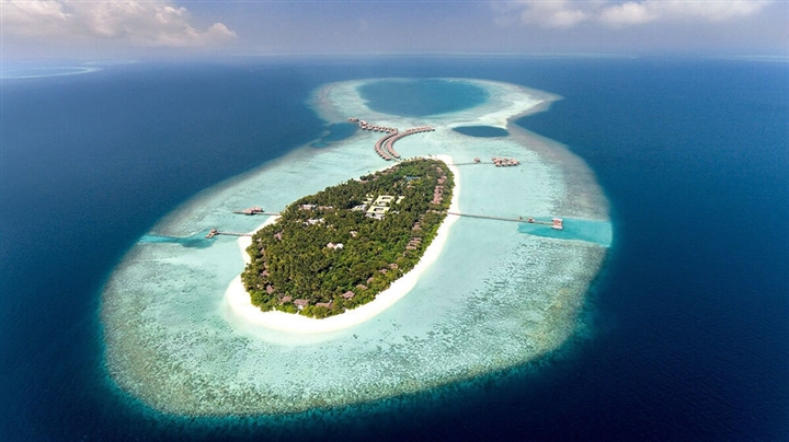 Hòn đảo thiên đường được hình thành từ phân cá thu hút du khách thế giới - Ảnh 2.