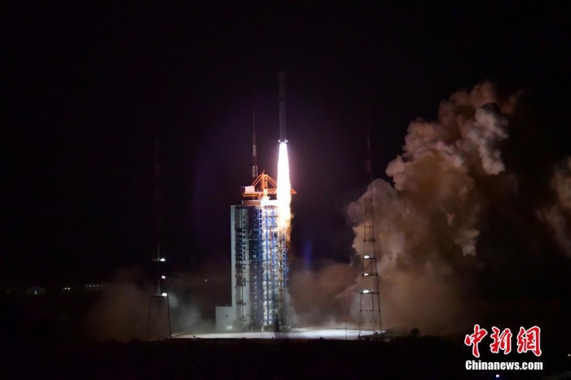 Trung Quốc phóng vệ tinh thăm dò Mặt Trời đầu tiên - Ảnh 1.