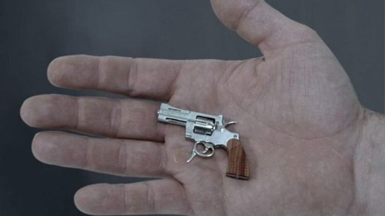 Khẩu súng nhỏ nhất thế giới nặng 19 gam có thể gây chết người - Ảnh 1.