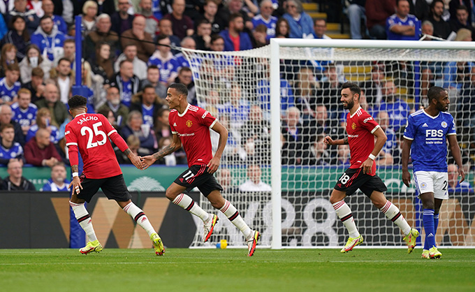 Kết quả Leicester 4-2 Man United: Maguire kéo Quỷ đỏ xuống vực - Ảnh 1.