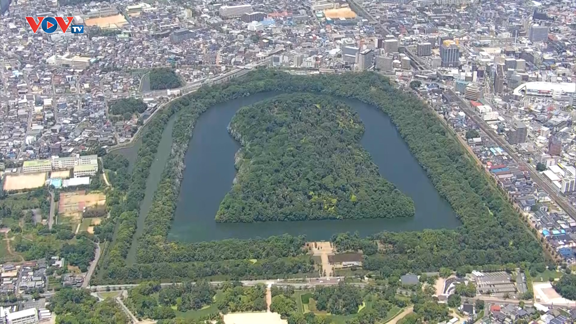 Cùng King Thanh Sơn ngắm nhìn Khu lăng mộ Mozu Furuichi từ trực thăng - Ảnh 2.