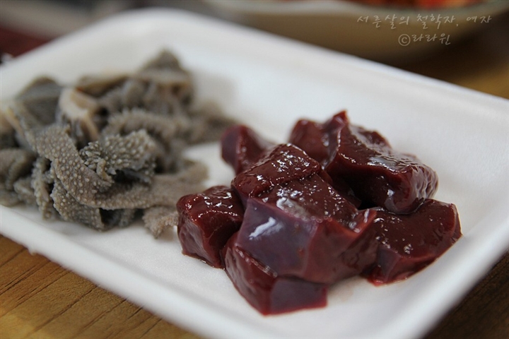 Hàn Quốc có món ‘pudding máu’ gây nghiện nhưng không phải ai cũng dám thử - Ảnh 4.