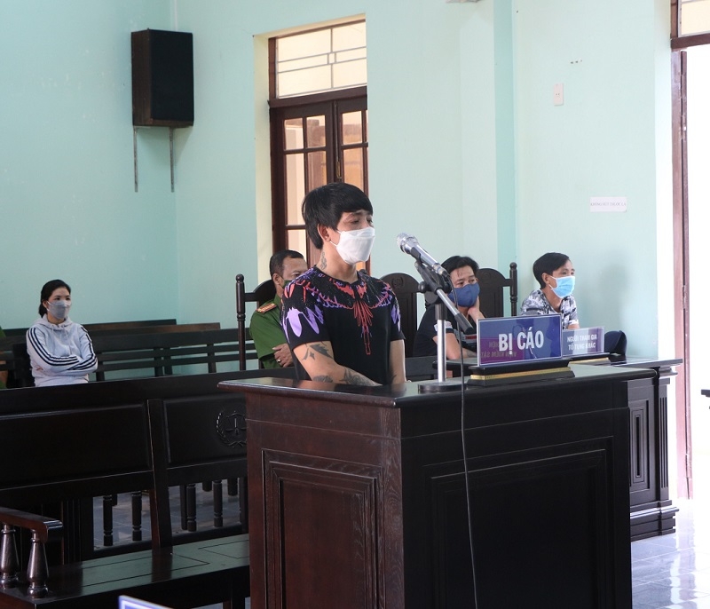 Ninh Thuận: Lãnh án 18 tháng tù vì uống rượu say tấn công người thi hành công vụ - Ảnh 1.