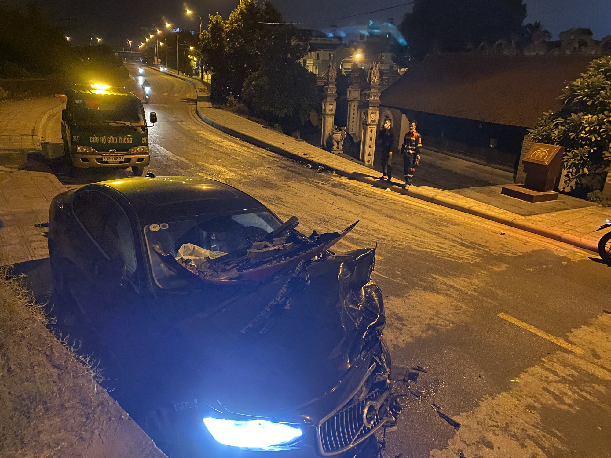 Hiện trường vụ 5 xe va chạm liên hoàn trong đêm ở Hà Nội - Ảnh 7.