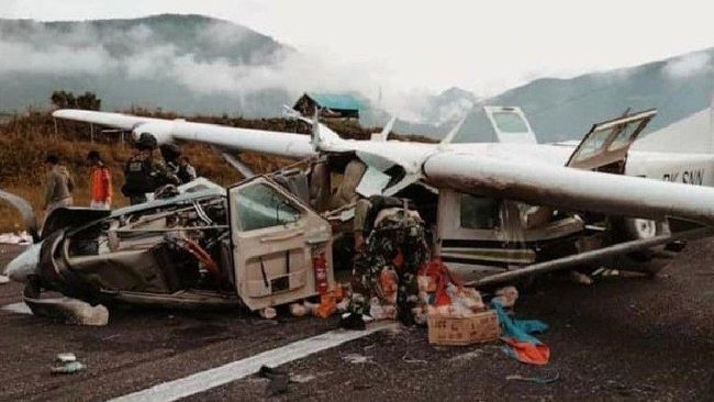 Indonesia: Rơi máy bay chở hàng thông minh, phi công thiệt mạng - Ảnh 1.