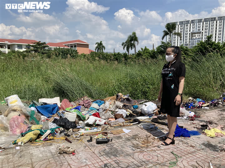 TP.HCM: Hơn 200 hộ dân kêu cứu vì rác thải, khói độc bủa vây chung cư - Ảnh 3.