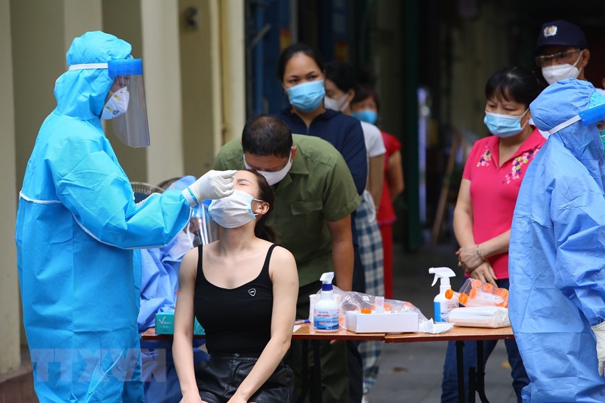 Hà Nội xét nghiệm diện rộng cho cư dân quanh Bệnh viện Việt Đức - Ảnh 4.