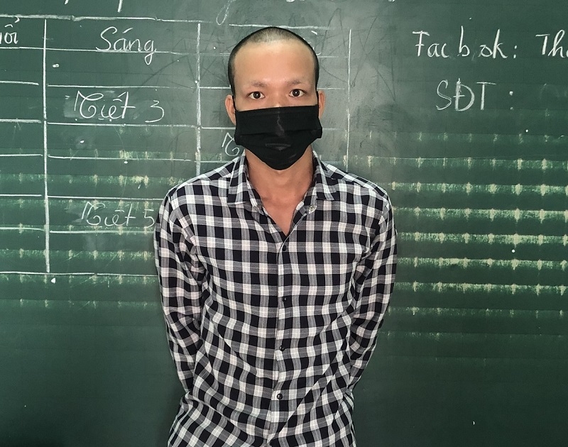 Bình Thuận: Bắt giam kẻ hành hung mẹ ruột, chém luôn cả người thi hành công vụ - Ảnh 1.