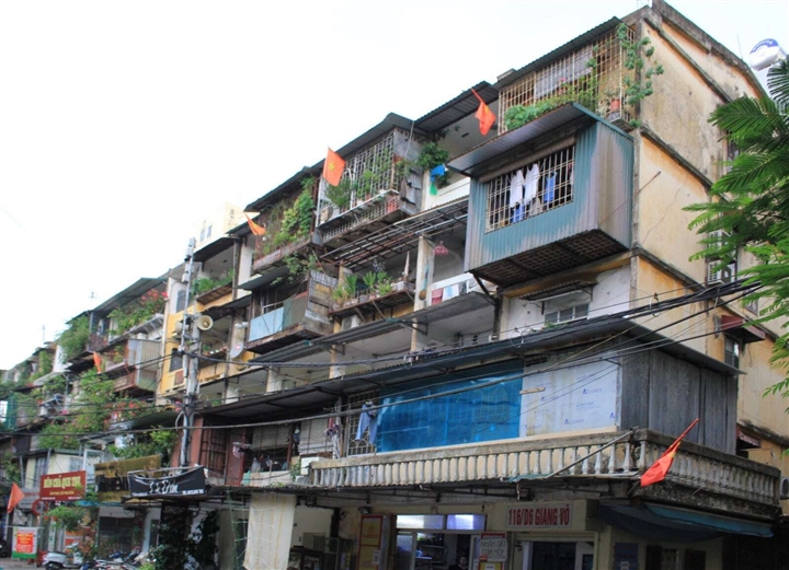 Cảnh rùng mình trong 4 khu chung cư nguy hiểm nhất Hà Nội, sắp được xây mới - Ảnh 10.