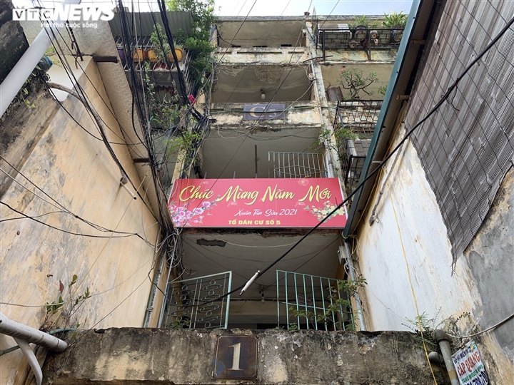 Cảnh rùng mình trong 4 khu chung cư nguy hiểm nhất Hà Nội, sắp được xây mới - Ảnh 11.