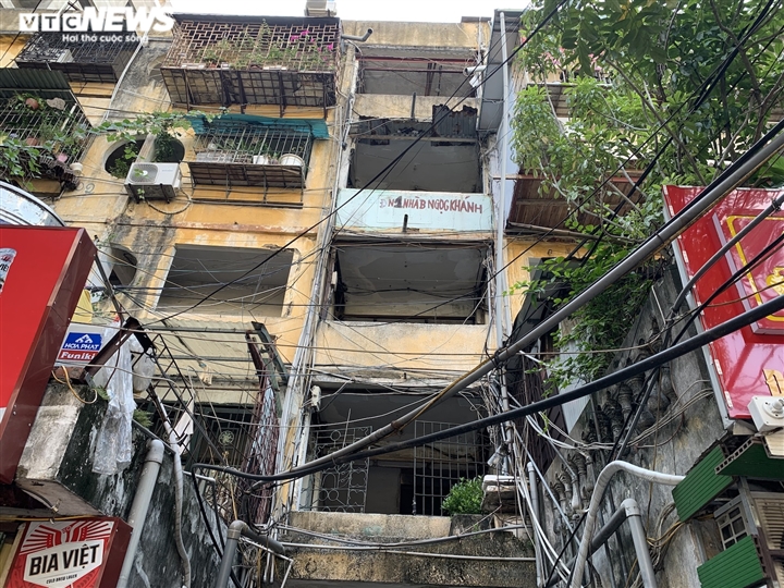 Cảnh rùng mình trong 4 khu chung cư nguy hiểm nhất Hà Nội, sắp được xây mới - Ảnh 5.