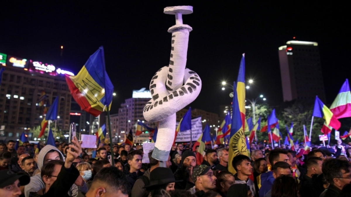Hơn 5.000 người Romania biểu tình phản đối các hạn chế Covid-19 - Ảnh 2.