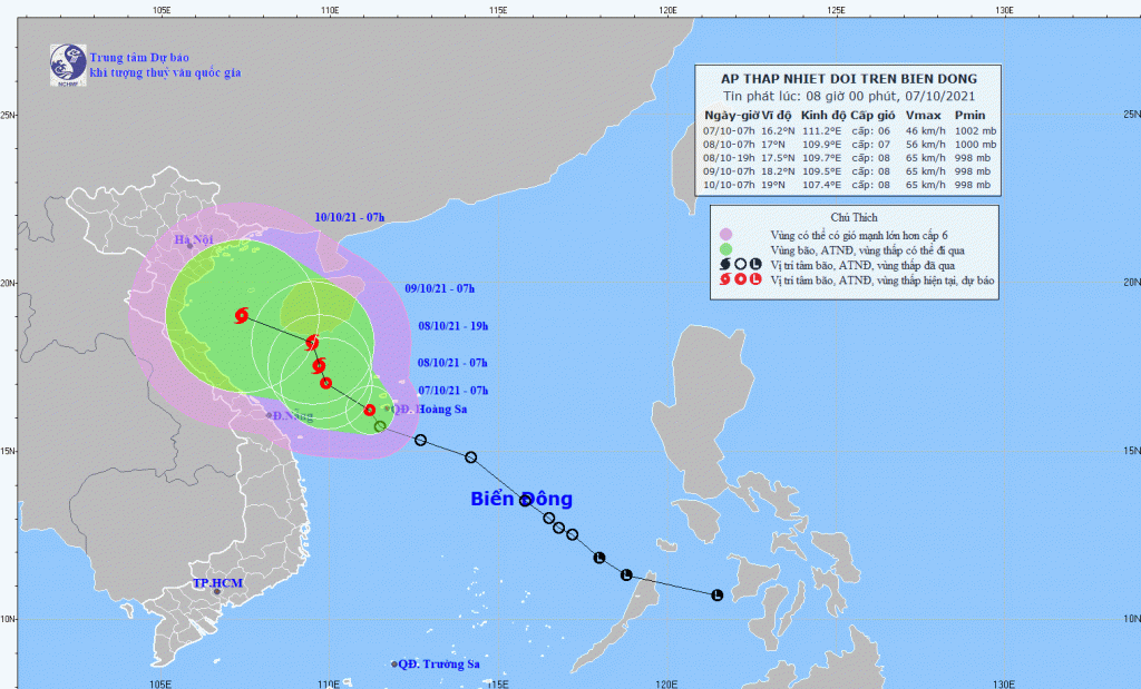 Áp thấp nhiệt đới khả năng mạnh lên thành bão, mưa lớn ở miền Trung - Ảnh 1.