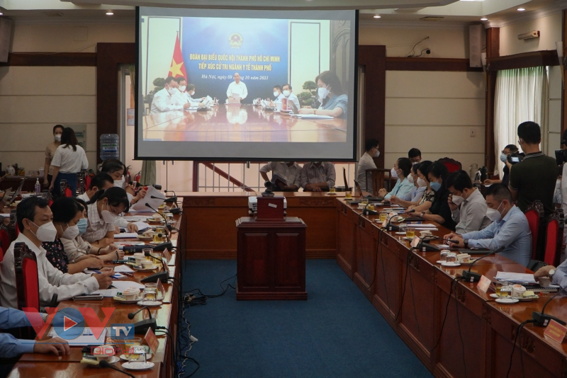 Chủ tịch nước Nguyễn Xuân Phúc tiếp xúc trực tuyến cử tri ngành y tế TP.HCM.jpg