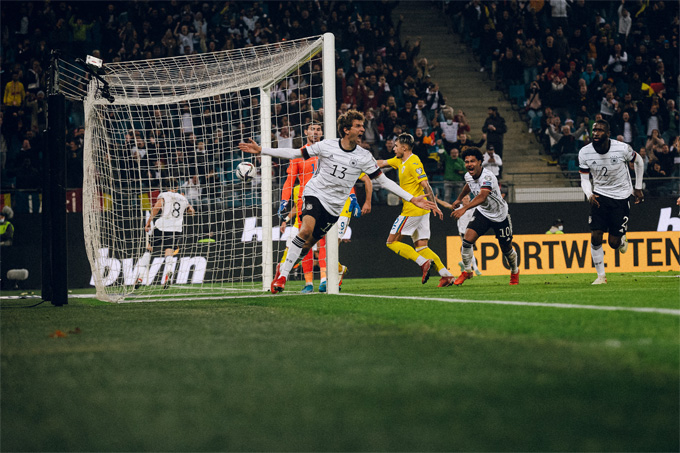 Kết quả bóng đá Đức 2-1 Romania: Nhọc nhằn giữ đỉnh - Ảnh 1.