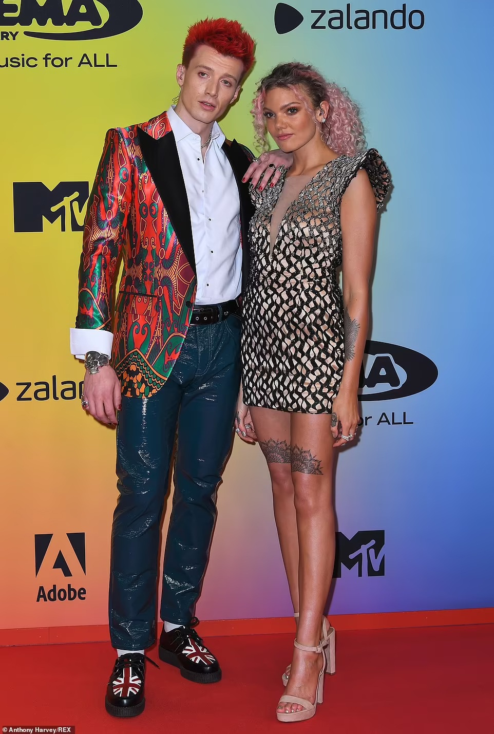 Dự giải MTV Châu Âu, ca sĩ Saweetie gây choáng khi thay 7 bộ đồ - Ảnh 16.