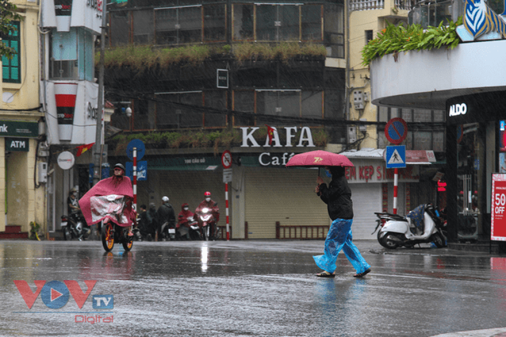 Thời tiết hôm nay: Cả nước có mưa và dông, Trung Bộ tiếp tục mưa lớn - Ảnh 1.