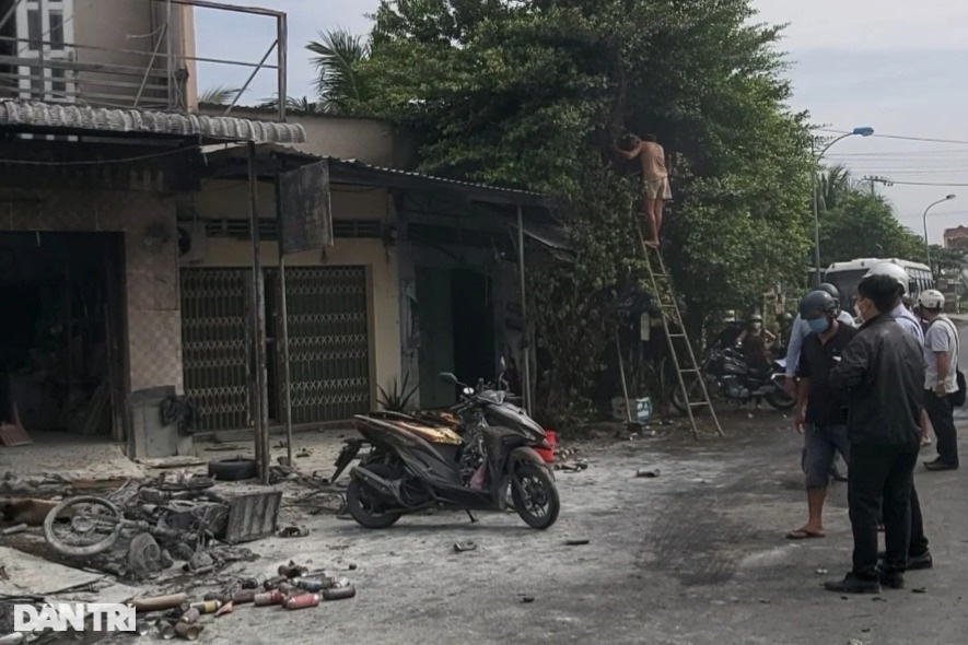 Hàng chục bình gas mini phát nổ văng vào nhà dân, nhiều tài sản 'cháy oan' - Ảnh 1.