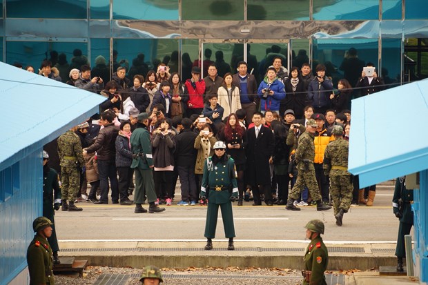 Hàn Quốc chuẩn bị nối lại tour du lịch tới làng đình chiến Panmunjom - Ảnh 1.