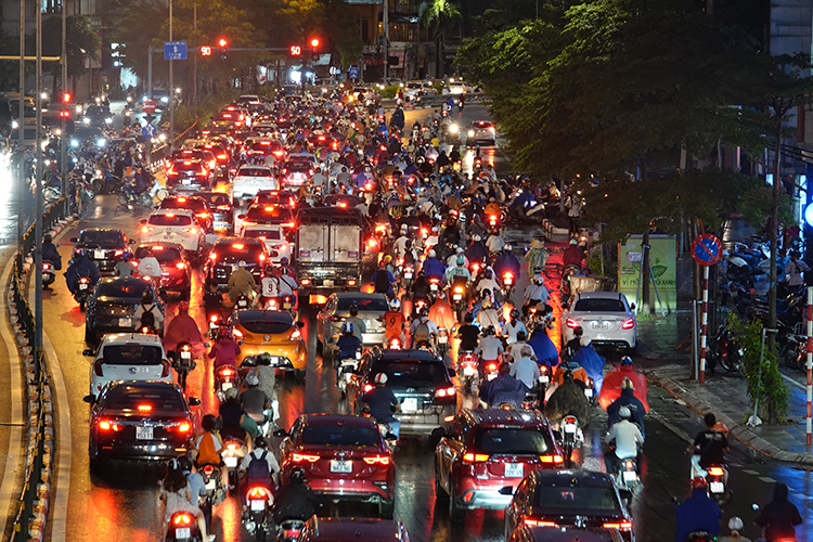 Hướng dẫn di chuyển cho người dân về Hà Nội khi thành phố chuyển cấp độ dịch từ 'Xanh' sang 'Vàng' - Ảnh 1.