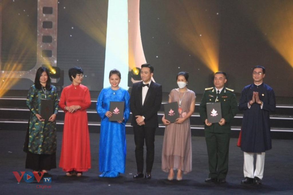 Bế mạc Liên hoan phim Việt Nam lần thứ 22: 'Mắt biếc' đoạt giải Bông sen Vàng - Ảnh 2.