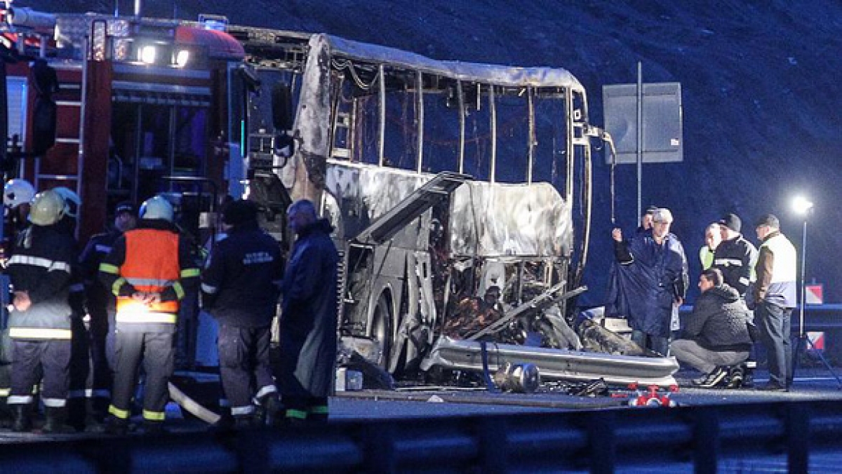 Tai nạn xe buýt thảm khốc ở Bulgaria khiến 45 người thiệt mạng - Ảnh 1.
