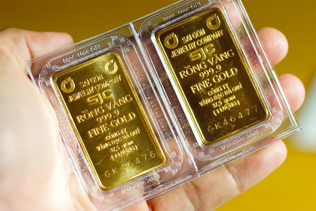Giá vàng trong nước tăng mạnh, đắt hơn vàng thế giới 11 triệu đồng/lượng - Ảnh 1.